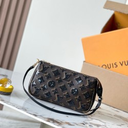 LV Pochette