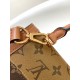 p DAUPHINE CAPITALE 手袋新款 M46751 Dauphine Capitale 手袋融合 Monogram 和 Monogram Reverse 涂层帆布，老花黄花拼色达芙妮凯莉包oo[握手][握手]搭配牛皮革饰边。梯形设计流露复古气息，加长版 LV磁扣点睛别致细节。尺寸：17.5x17.5x9厘米（长度x高x宽）
