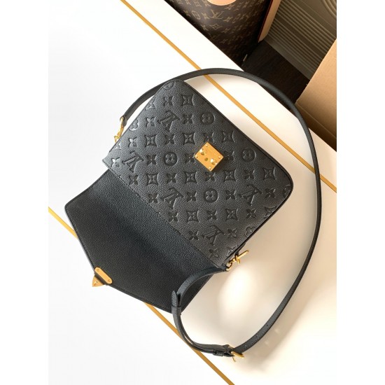 LV Pochette
