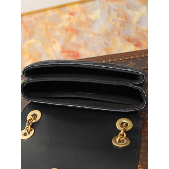 LV Pochette