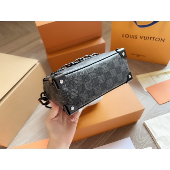 LV Petite Malle