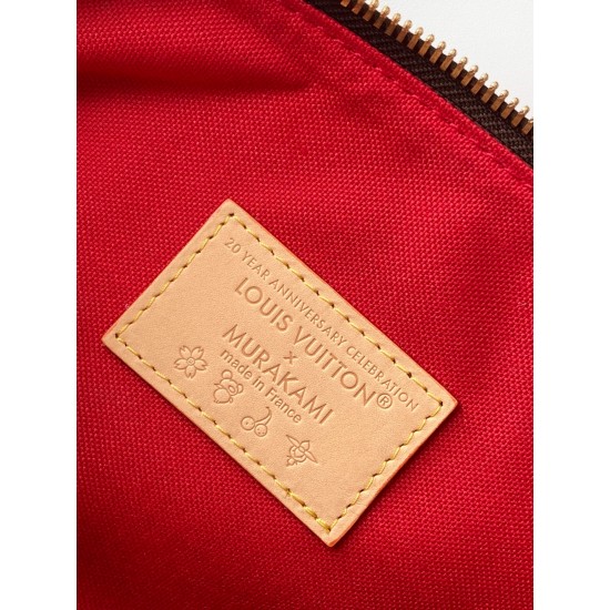 】M13094樱桃 本款 Speedy Bandoulire 手袋取材经典 Monogram 涂层帆布，以路易威登 x 村上隆复刻系列的甜美樱桃图案点亮潮流姿彩。考究皮革构筑 Toron 顶部手柄、可拆卸肩带和 LV x TM 钥匙包，精巧尺寸可轻松容纳手机和长款钱夹等日常所需。13.5 x 12 x 20.5 厘米 (高 x 宽 x 长度) fd.700