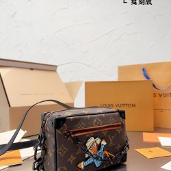 LV Petite Malle