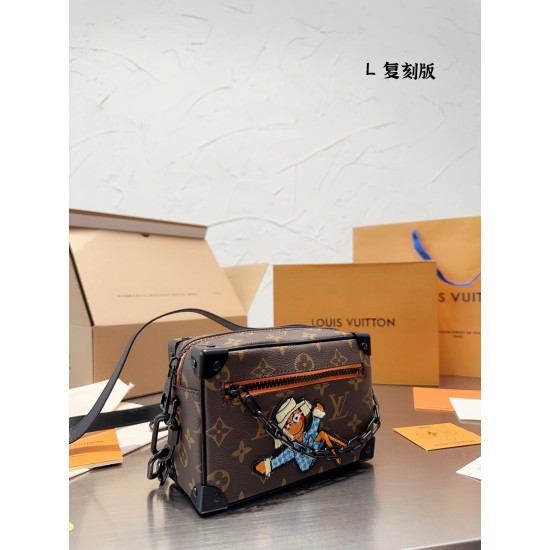 LV Petite Malle