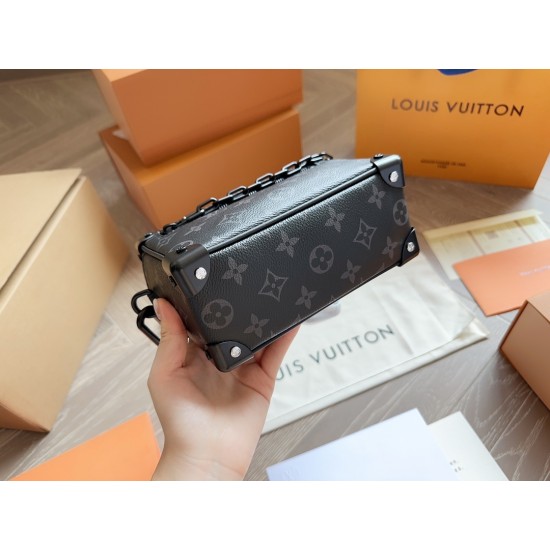 LV Petite Malle