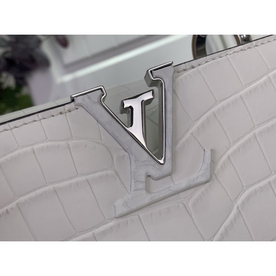LV Capucines