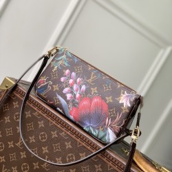 LV Pochette