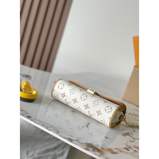 LV Pochette