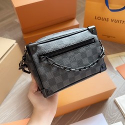 LV Petite Malle