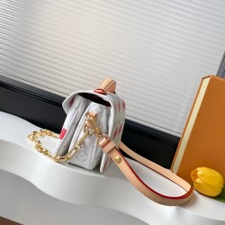 LV Pochette