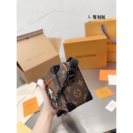 LV Petite Malle