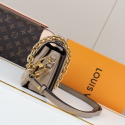 LV Pochette