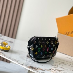 LV Pochette