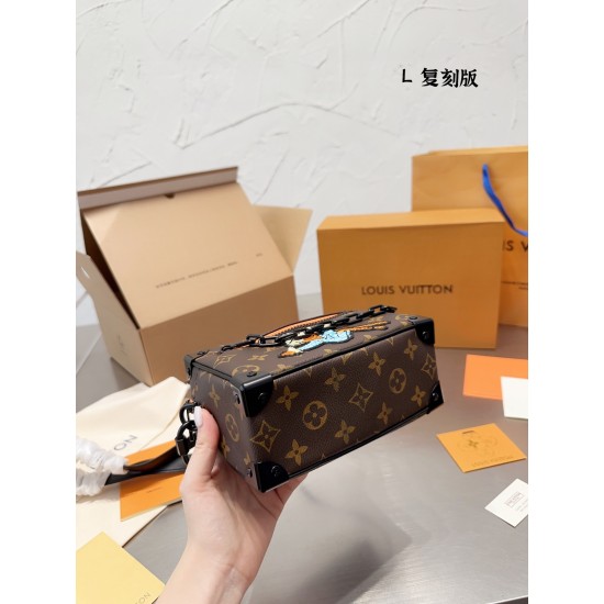 LV Petite Malle