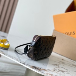 LV Pochette