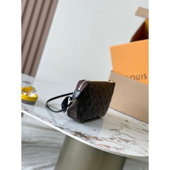 LV Pochette