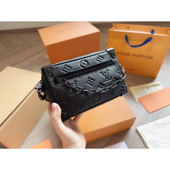 LV Petite Malle