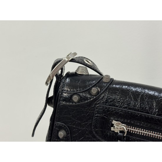 Balenciaga Le Cagole