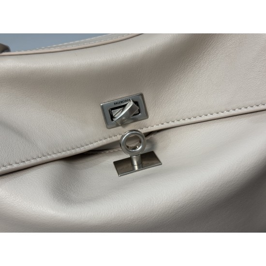 Balenciaga More ←