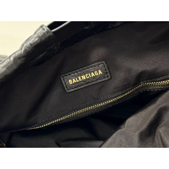 Balenciaga More ←