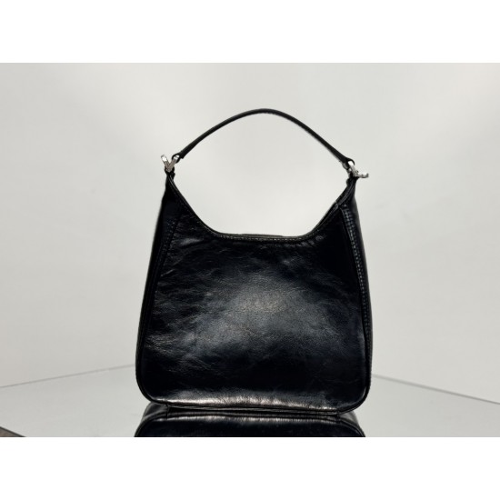 Balenciaga More ←
