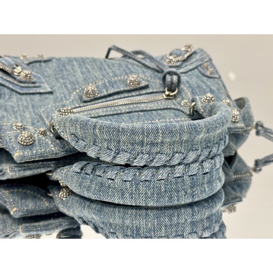 Balenciaga More ←