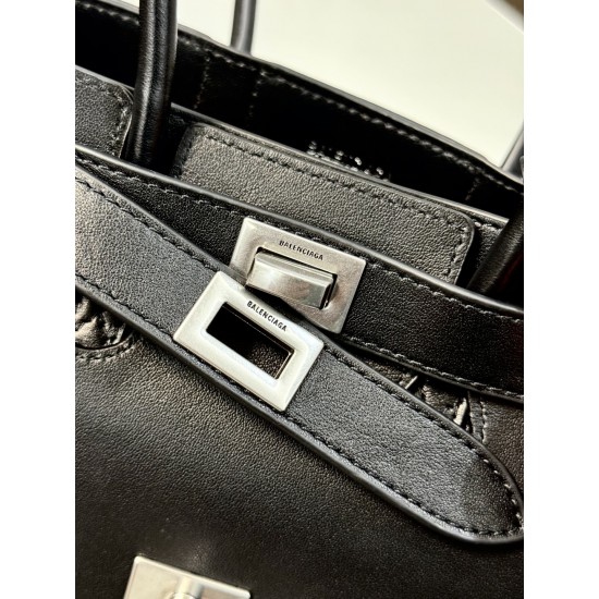 Balenciaga More ←