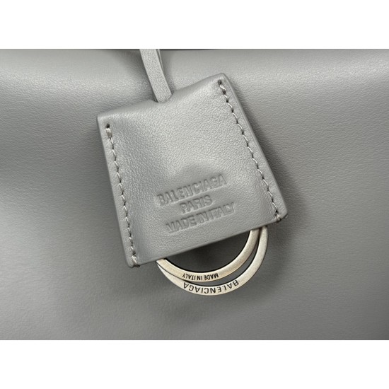 Balenciaga More ←