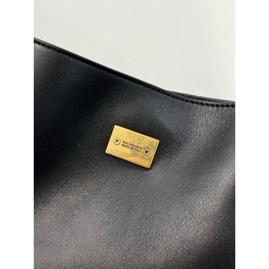 Balenciaga More ←