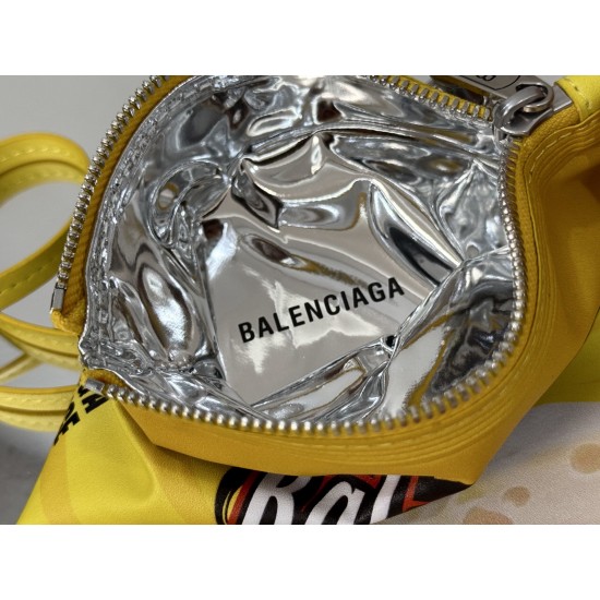 Balenciaga More ←