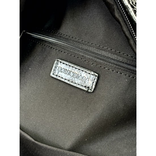 Balenciaga More ←