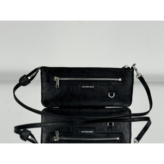 Balenciaga More ←