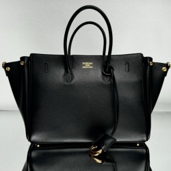 Balenciaga More ←