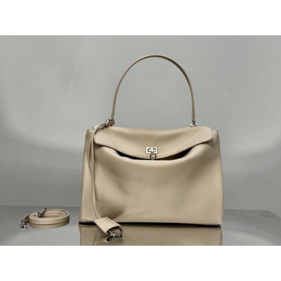 Balenciaga More ←