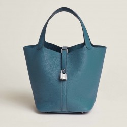 Style：Picotin lockColour：W0/sliverSize：18cmLeather：clemenceHardware：sliver菜篮18cm，牛仔蓝牛皮，银扣，高级全手工专属定制‼️
