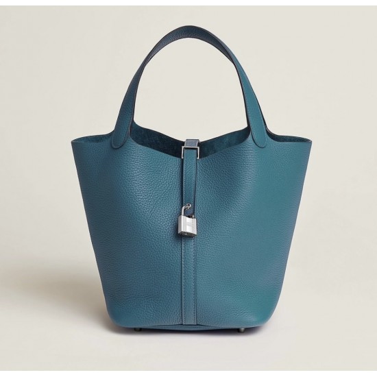 Style：Picotin lockColour：W0/sliverSize：18cmLeather：clemenceHardware：sliver菜篮18cm，牛仔蓝牛皮，银扣，高级全手工专属定制‼️