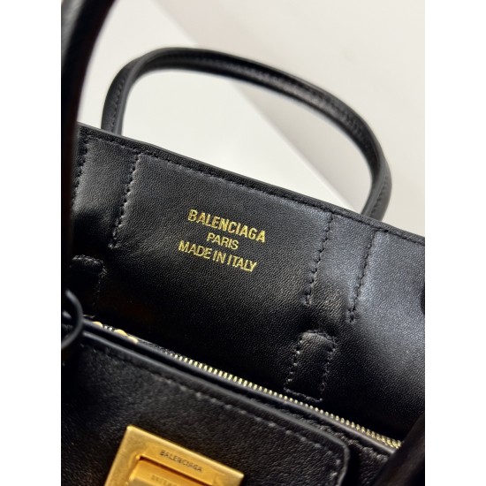 Balenciaga More ←