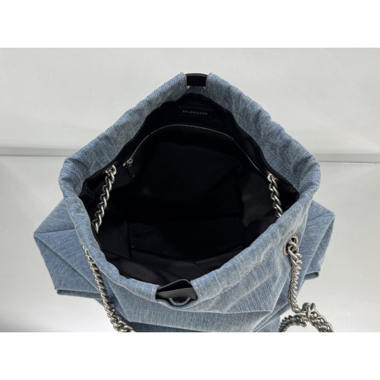 Balenciaga More ←