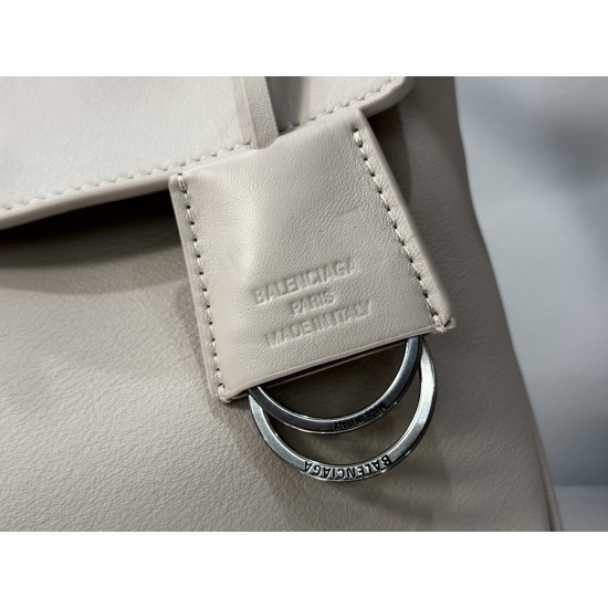 Balenciaga More ←