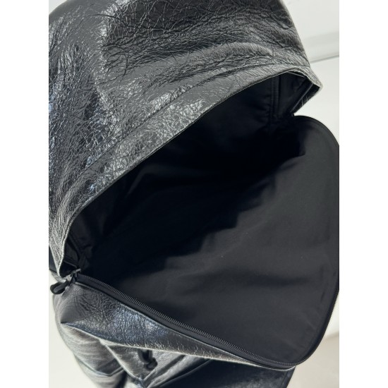 Balenciaga More ←