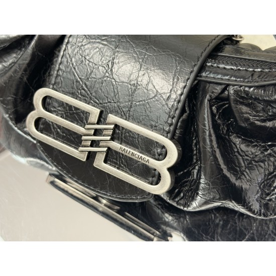 Balenciaga More ←