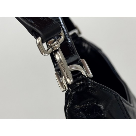 Balenciaga More ←