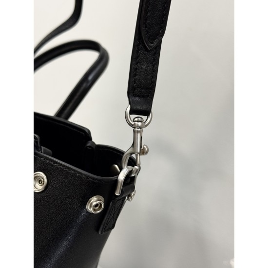 Balenciaga More ←
