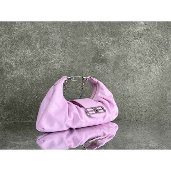 Balenciaga More ←