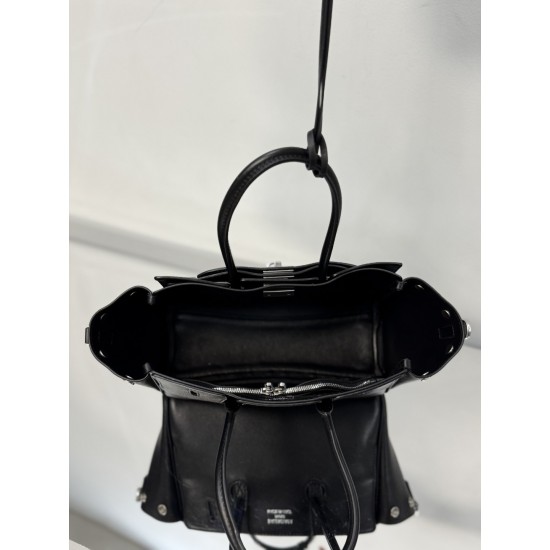 Balenciaga More ←