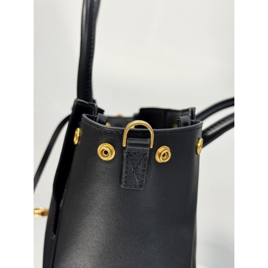 Balenciaga More ←