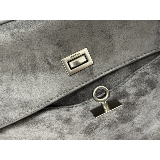 Balenciaga More ←