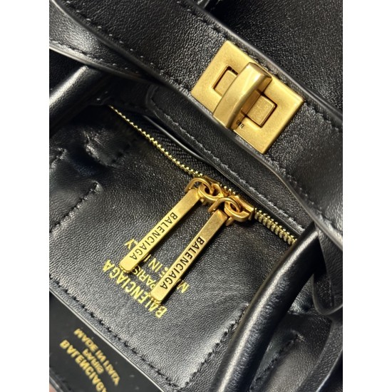 Balenciaga More ←