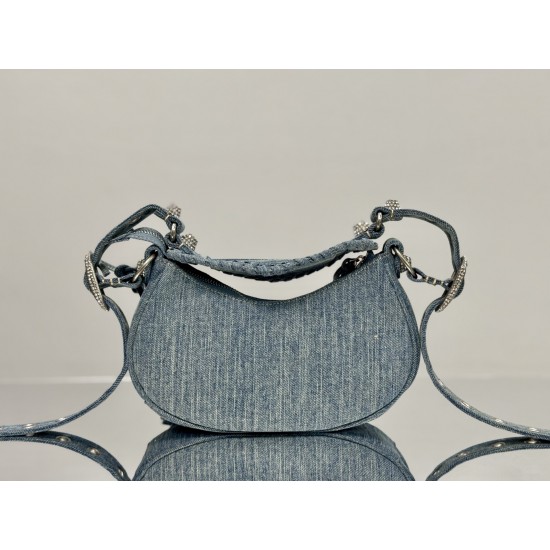 Balenciaga More ←