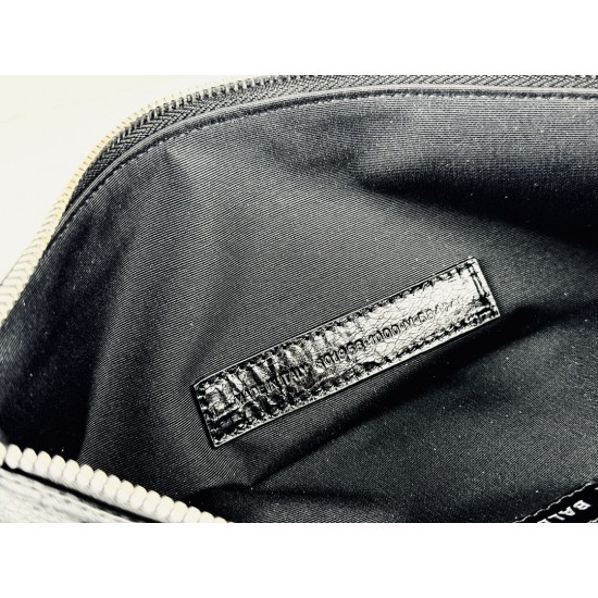 Balenciaga More ←